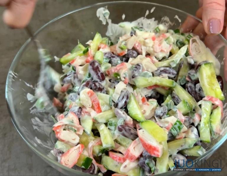 Салат, для которого ничего не нужно варить: вкусно и просто. На скорую руку