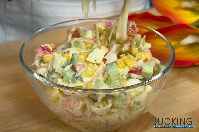 Салат, который идеален для любого праздника. 3 вкусных рецепта с крабовыми палочками