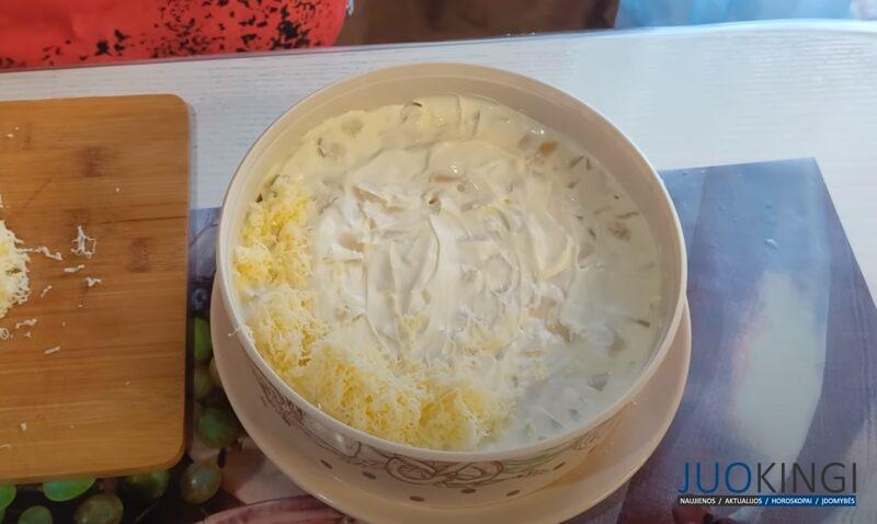 Салат шедевр из обычных крабовых палочек. Станет украшением для любого праздничного банкета