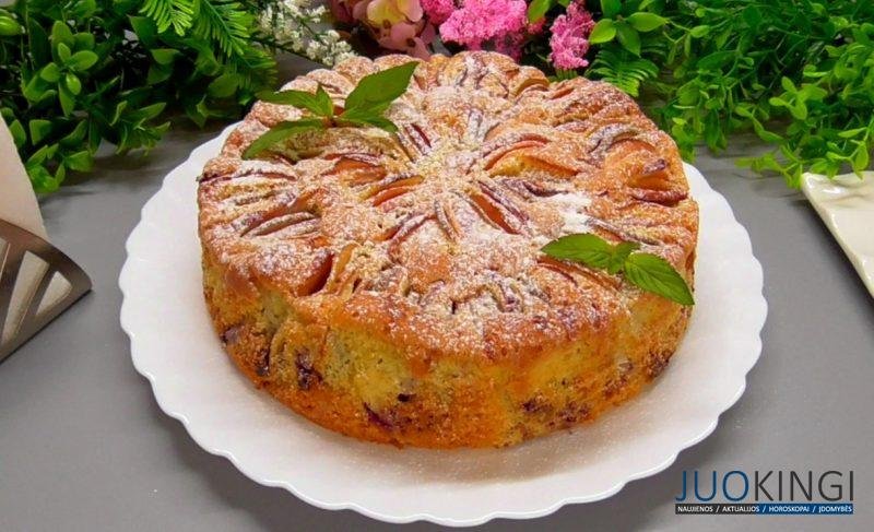 Шарлотка на праздничный стол. Просто смешиваю разные фрукты и получается красота