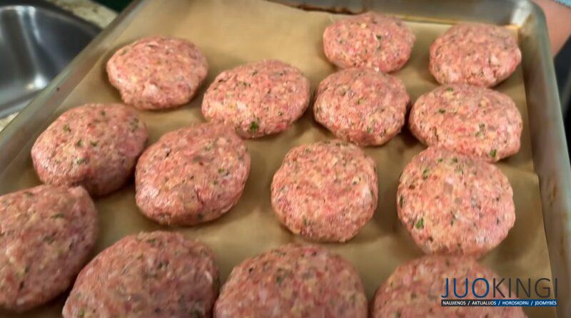 Этот рецепт вас точно не разочарует. Сочные и нежные котлеты из фарша