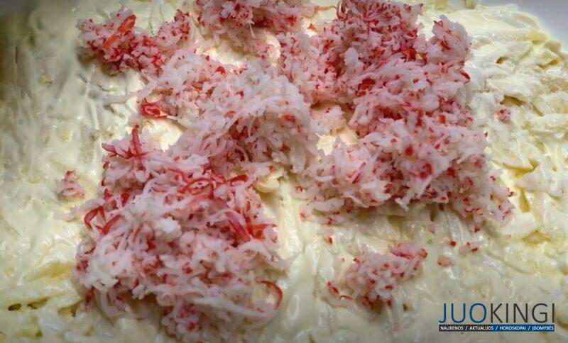 Вкусный салат “Нежная женщина”. Попробовал в гостях и не смог устоять: готовлю на все праздники