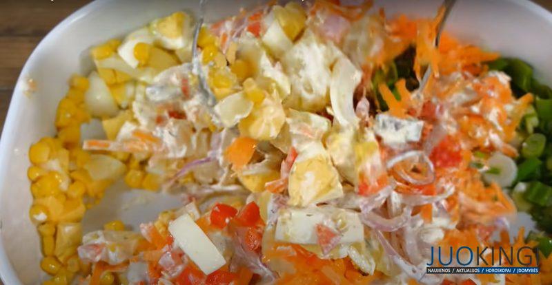 Вкусный и оригинальный: простой салат с яйцами и овощами