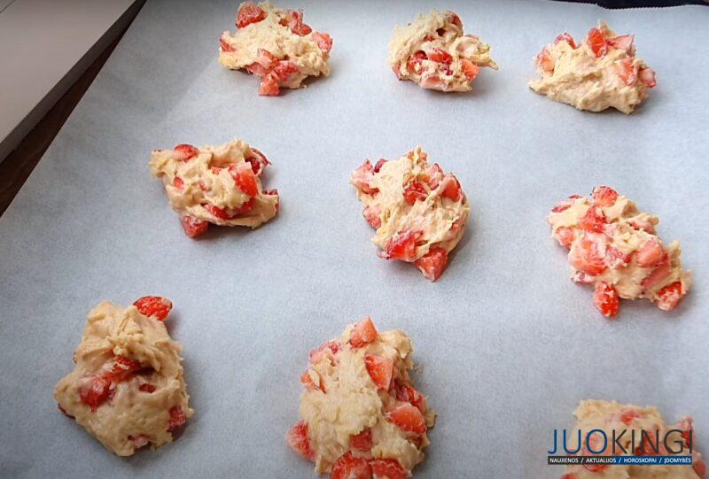 Вкусное домашнее печенье с клубникой. Простой рецепт за 30 минут