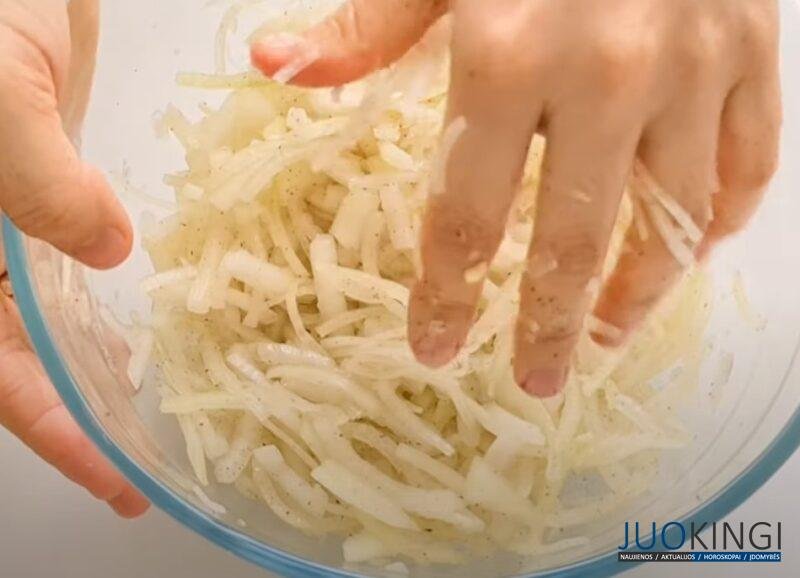 Вкусные луковые лепешки на сковороде. Готовим и едим уже 2 дня подряд: простой рецепт