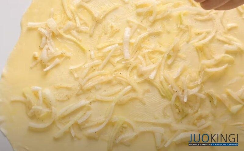 Вкусные луковые лепешки на сковороде. Готовим и едим уже 2 дня подряд: простой рецепт