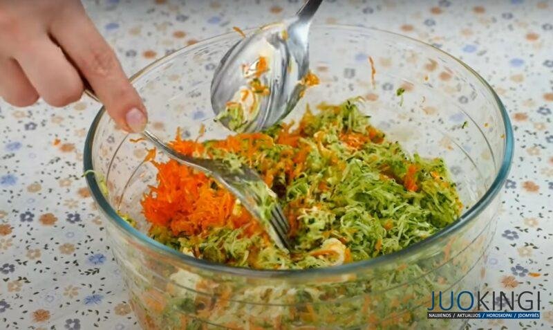 Вкусная закуска к любому столу. Рулет из кабачков: держит форму несколько дней