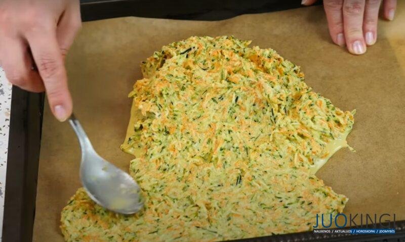 Вкусная закуска к любому столу. Рулет из кабачков: держит форму несколько дней