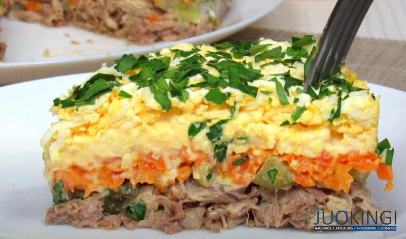 Слоёный салат "Симфония": вкусное сочетание и красочная подача