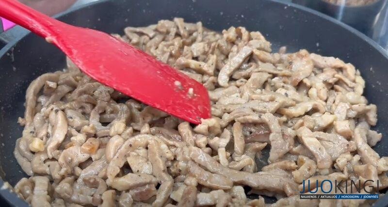 Подсели на мясо по этому рецепту. Готовлю на сковороде: намного вкуснее, чем в дорогом ресторане