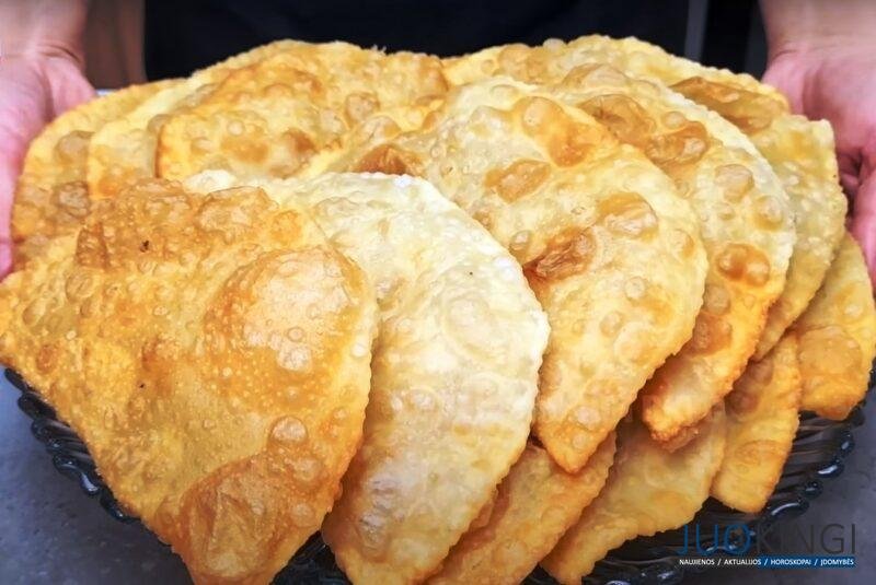 Чебуреки сочные и хрустящие: с мясом или с фаршем. Как приготовить их правильно