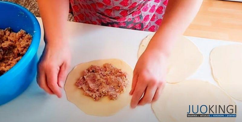 Чебуреки сочные и хрустящие. С тонким тестом и пузырьками: вкусный рецепт