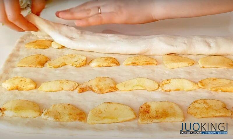 Нарезала дольками яблоки и завернула их в тесто. Оладьи с яблоками на завтрак для всей семьи