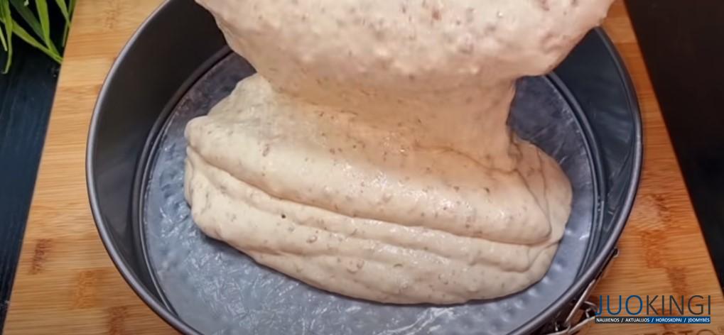 Взбиваю изюм с яйцом и готовлю вкусный десерт. Век живи – век учись