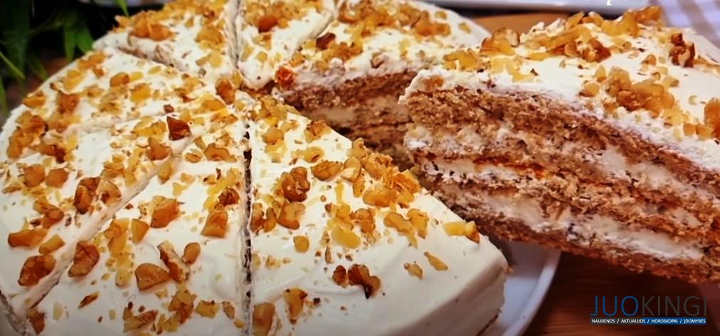 Взбиваю изюм с яйцом и готовлю вкусный десерт. Век живи – век учись