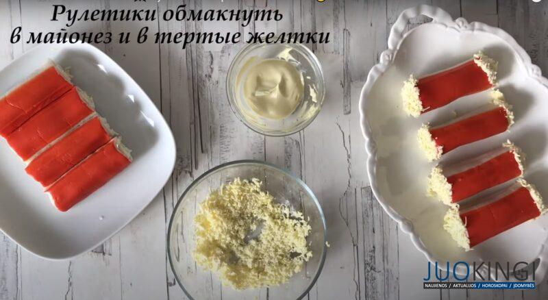 Гости съели их первыми. Эффектные рулетики из крабовых палочек: простой рецепт