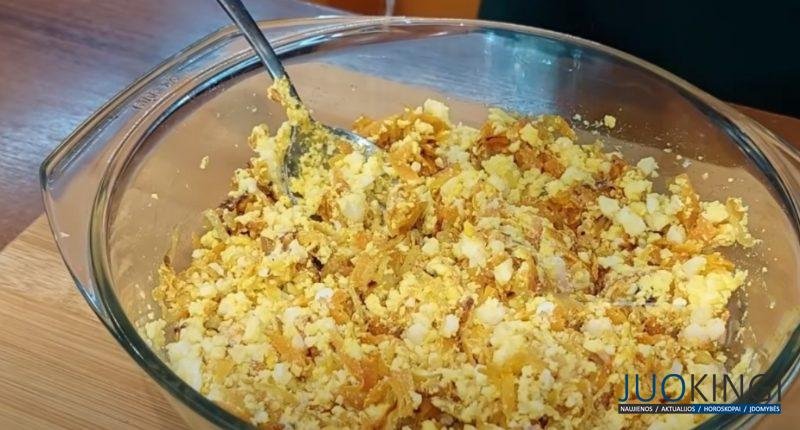 Нежные блины с бюджетной начинкой. Для рецепта беру картофель, яйца и немного молока