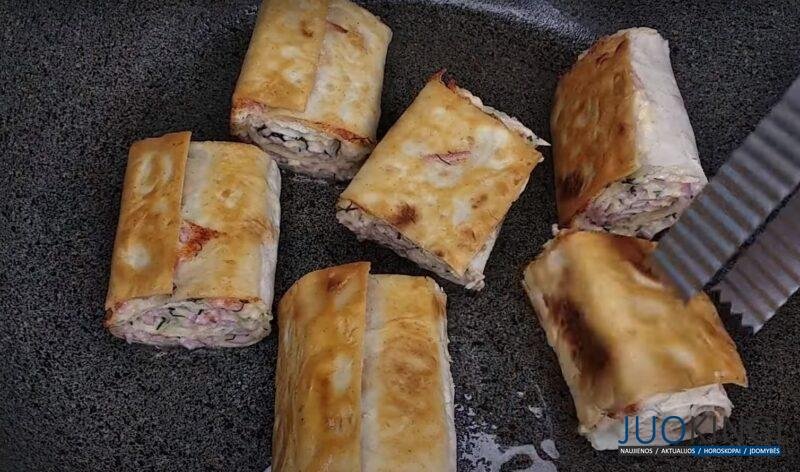 До чего же вкусно и просто. Нажарила целый поднос: завтрак теперь готовлю только так