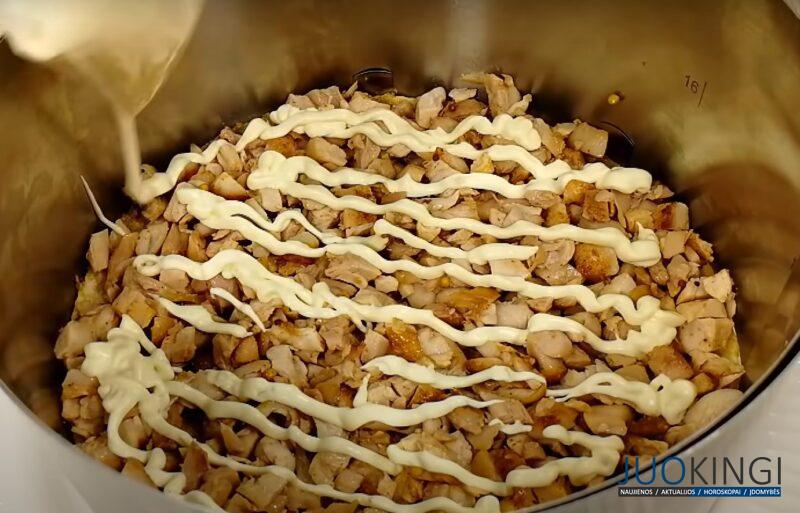 Такую закуску вы точно не пробовали. Сочный и нежный: этот закусочный торт улетает со стола моментально