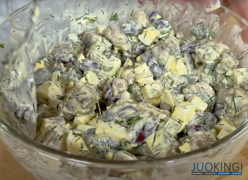 Настолько вкусно, что можно готовить каждый день: 2 новых салата на Новогодний стол
