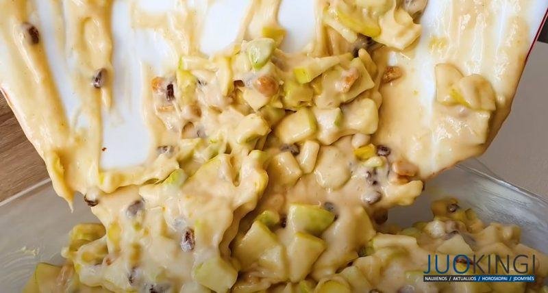 Просто смешайте яблоки и немного орехов. Вкусный яблочный пирог с небольшим количеством теста