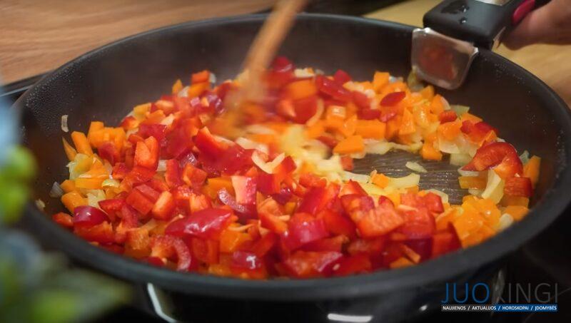 Просто натираю кабачки и картошку и запекаю в духовке. Блюдо, которое понравится всем