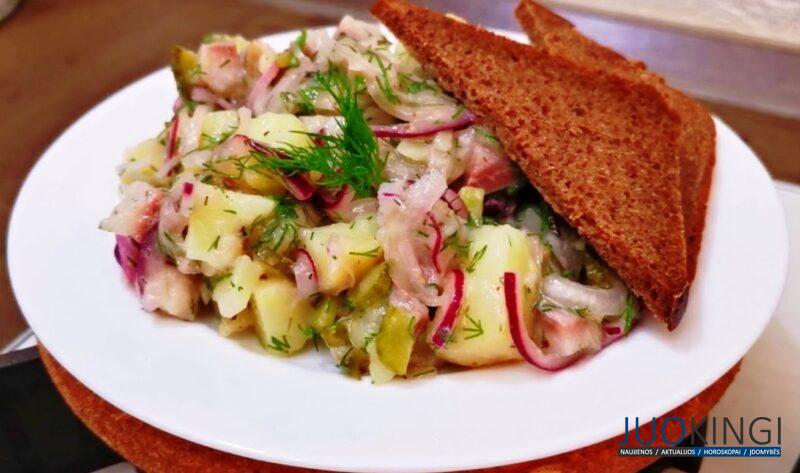 Только самые простые продукты. Вкуснейший салат с селёдкой "Деревенский".