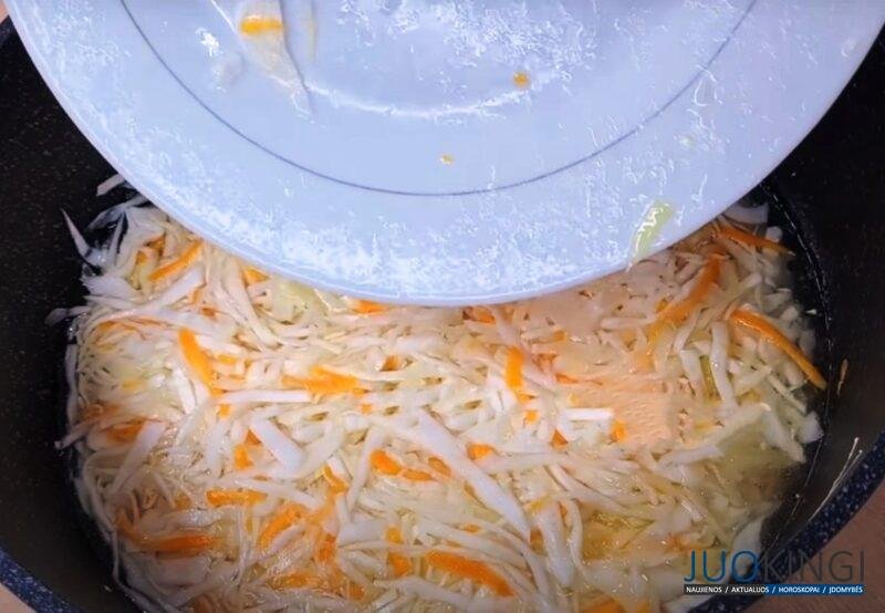 Такую капусту мы съели за 2 дня. Очень лёгкий и быстрый рецепт хрустящей капусты на зиму