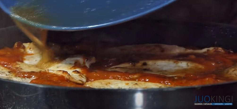 Такой вкусный, что готовлю почти каждый день. Легкий, сытный ужин: куриные стейки с ароматными травами и сыром