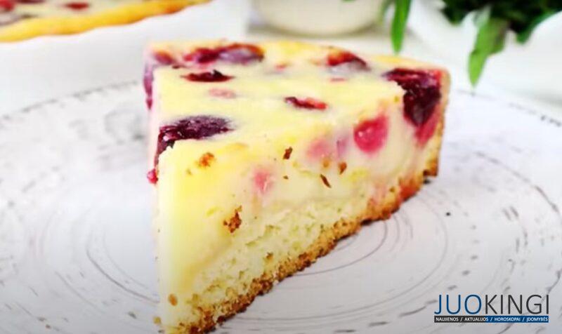 Ягодный пирог с кремовой начинкой. Простой и вкусный рецепт