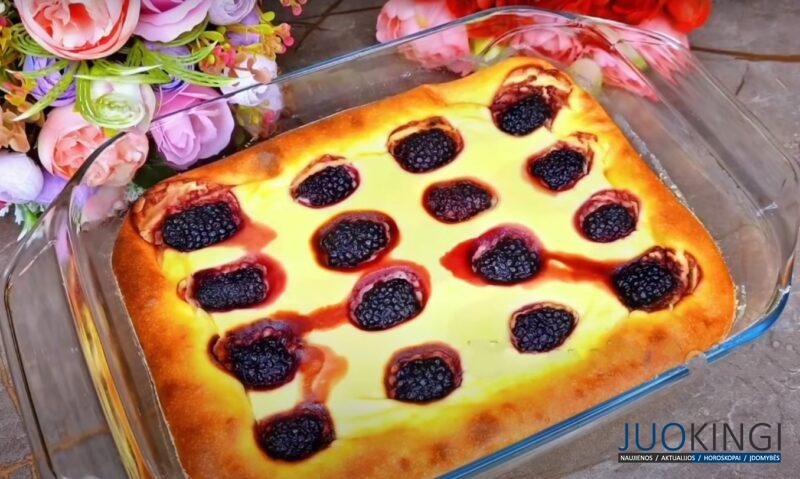 Беру творог и 3 яйца. Красиво и вкусно: нежная запеканка с мороженными ягодами