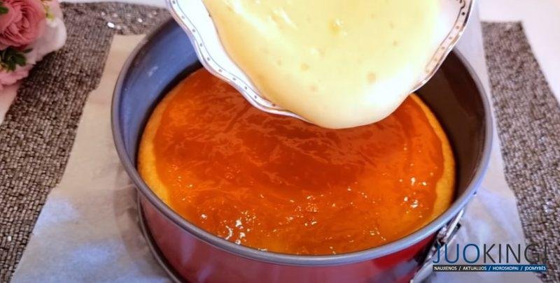 Беру кефир и любое варенье. Нежный пирог на скорую руку: рецепт за копейки к чаю