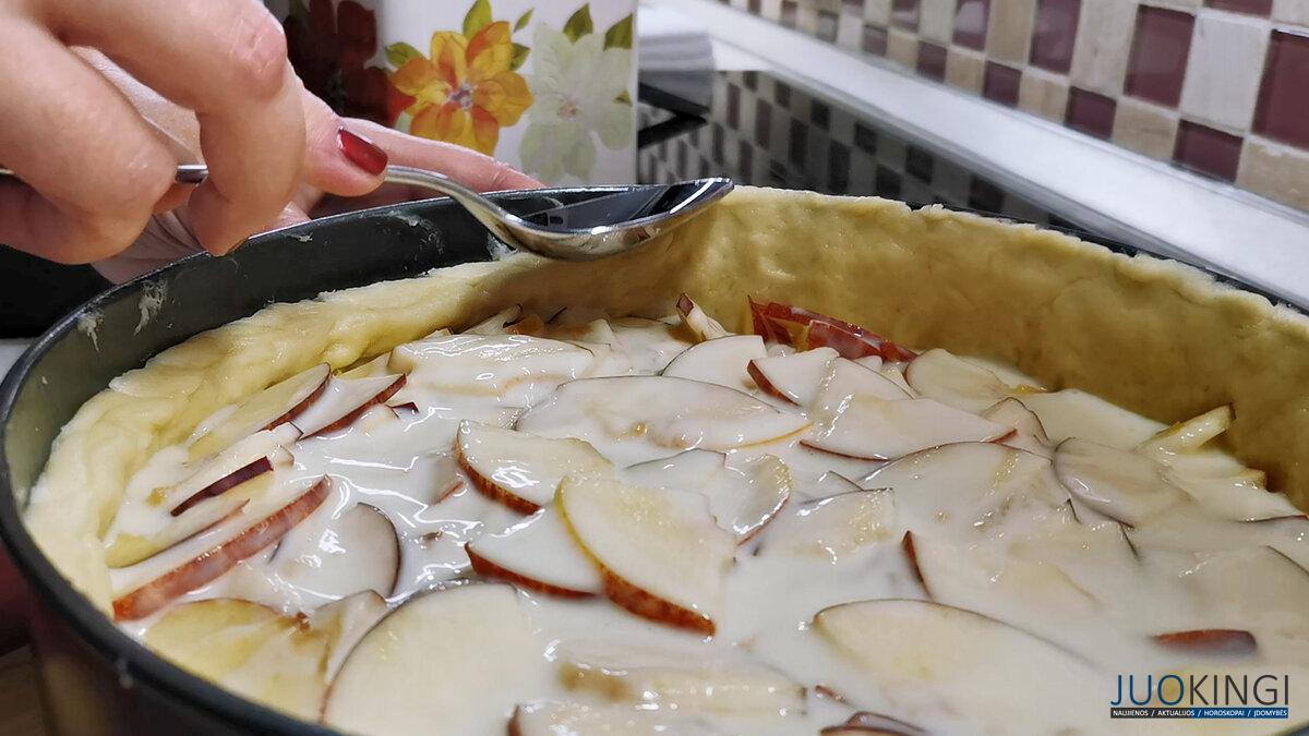 Готовлю такой пирог с яблоками вместо Шарлотки. Мягкое тесто и много яблок в нежной как крем заливке (делюсь рецептом)