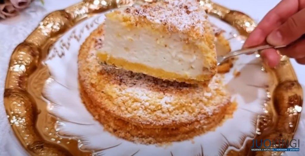 Все перемешали и в духовку. Выпросила рецепт у кондитера из кофейни:  вкусный, лёгкий, нежный торт