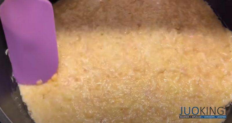 Куриную грудку больше не размораживаю. Натираю на тёрке и готовлю вкусную запеканку