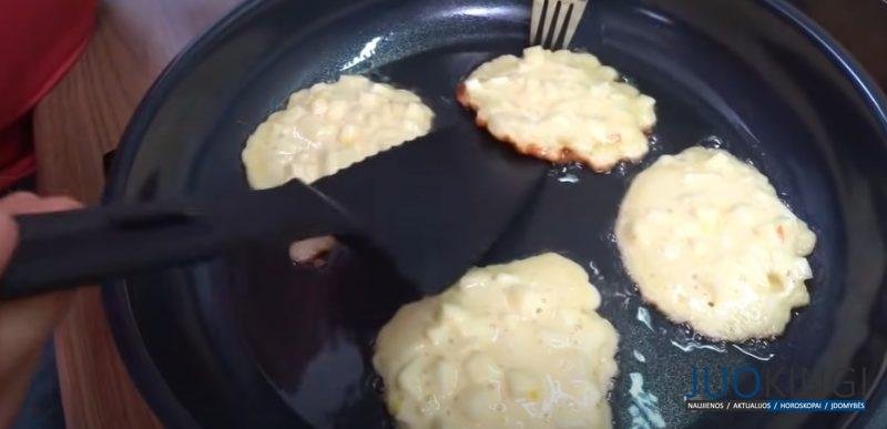 Оладьи с яблоком по-немецки. Пышные и нежные, как пончики с яблочной начинкой