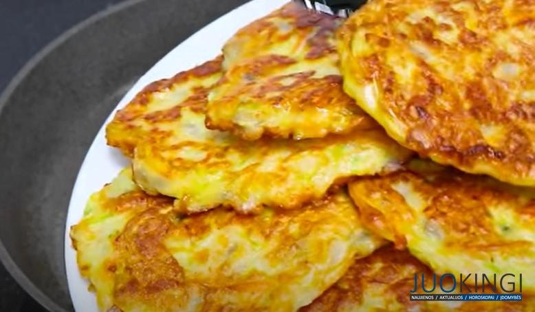 2 моркови, 2 кабачка, 2 яйца. Таких вкусных овощных оладий вы еще не пробовали