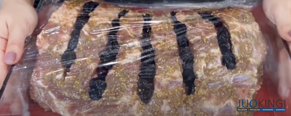 Смазываю маринадом и запекаю. Божественное мясо: праздничный вариант