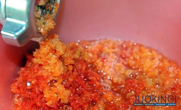 Пропускаем овощи через мясорубку