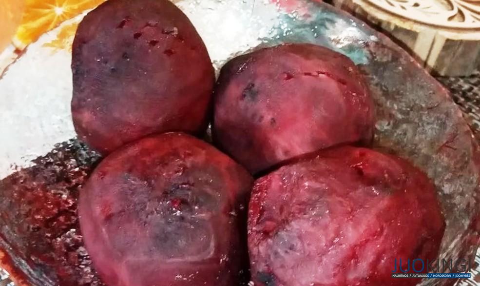 Варю свеклу 15 минут, вместо целого часа. Получается вкусно и без сильного запаха