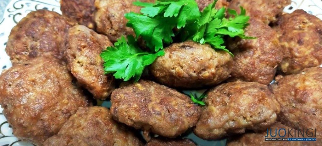 Добавляю манку в фарш. Сочные котлетки из фарша: даже нет необходимости тушить