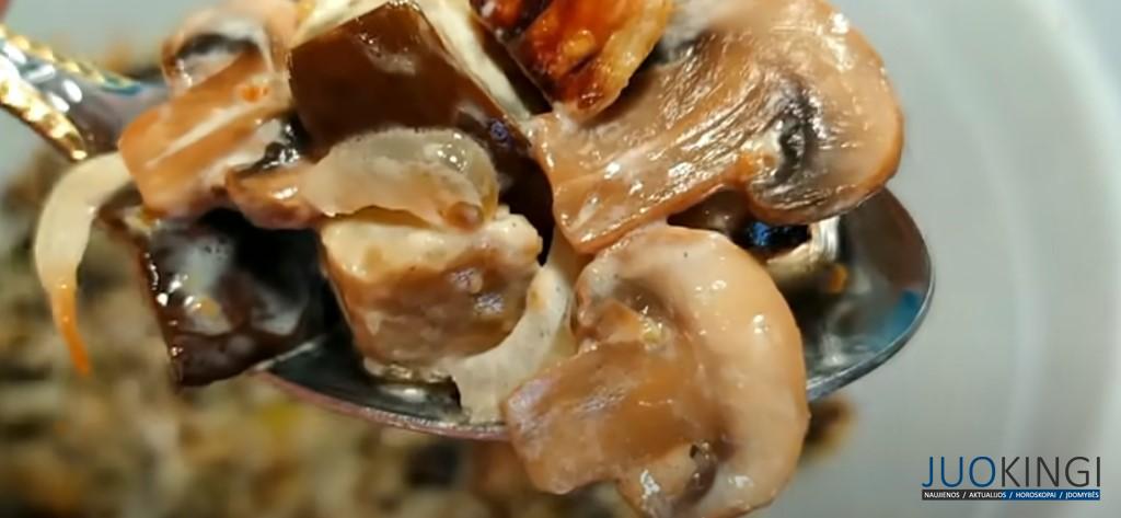 Знала бы раньше, приготовила бы больше. Вкусный салат из баклажанов и грибов в майонезе