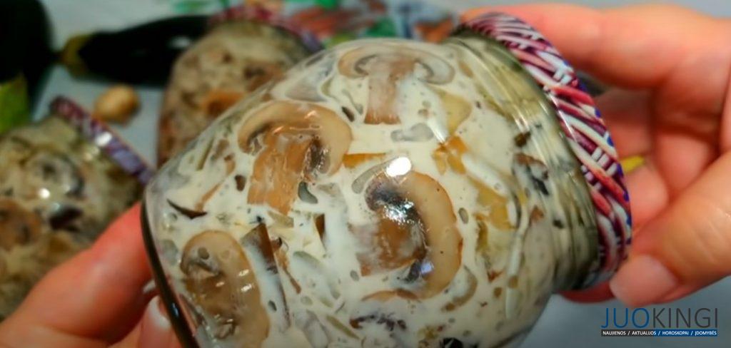 Знала бы раньше, приготовила бы больше. Вкусный салат из баклажанов и грибов в майонезе