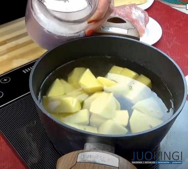 Если у вас есть картофель, приготовьте этот вкусный рецепт. Несколько минут и ужин готов