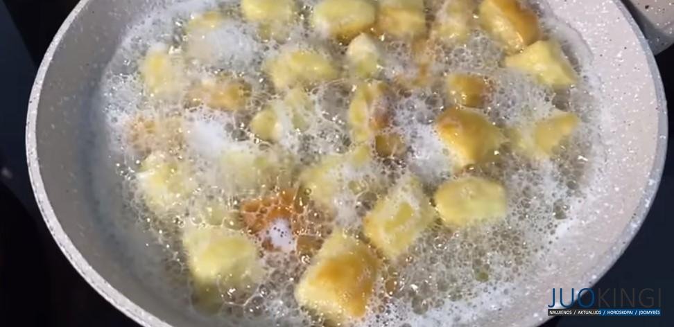 Уже 2 дня подряд их готовлю! Лимон и мука для вкусняшек к чаю. Лимонные подушечки