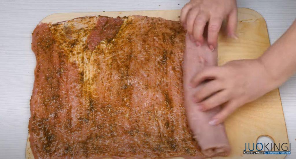 Горячее блюдо на праздничный стол. Мясной рулет на Новый год