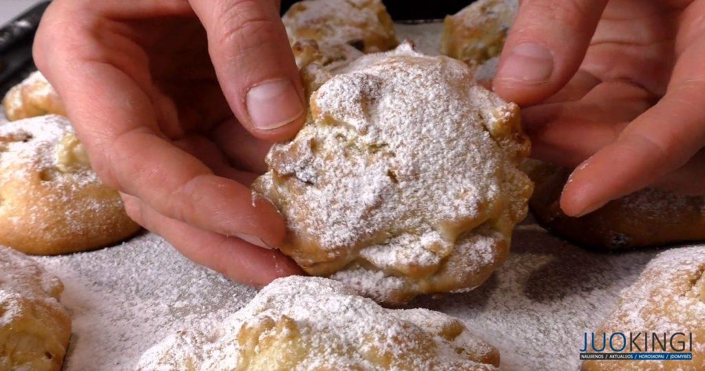 Пока кипятится чайник готовлю печенье. Как мы все яблоки переводим на вкусный десерт