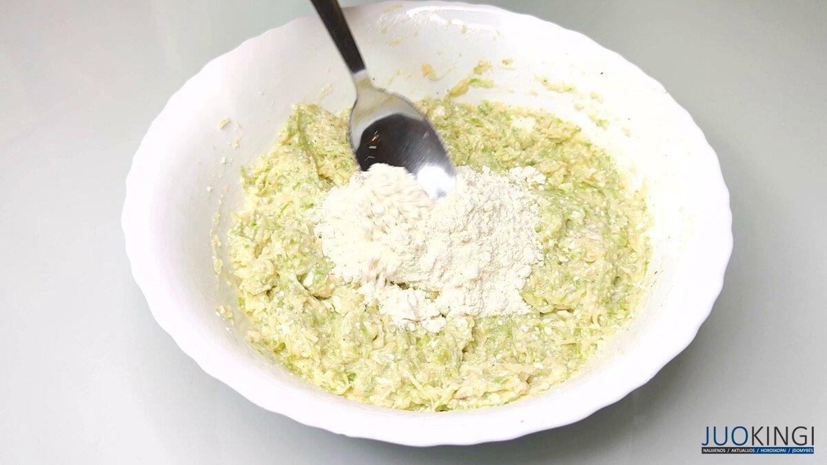 Кабачки у меня исчезают на раз. Невероятно вкусный рецепт из кабачков. Главное, у плиты стоять не нужно