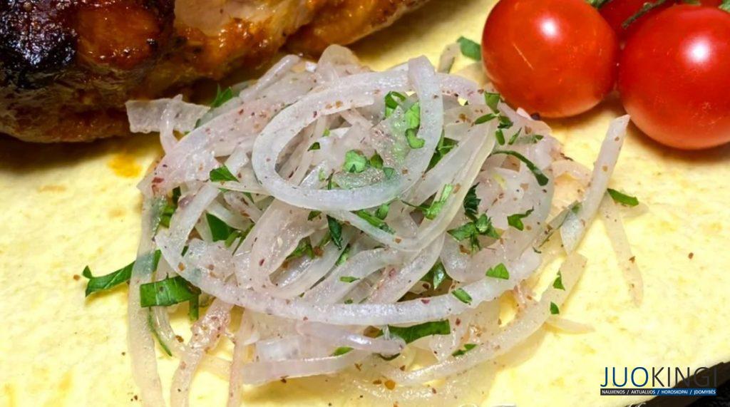 Мой лук «по-турецки» съедается быстрее, чем мясо (трачу 15 минут и никакого уксуса).