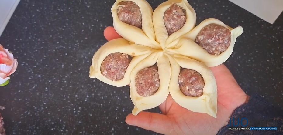 Не просто сделано, а с душой. Булочки с мясной начинкой на праздничный стол